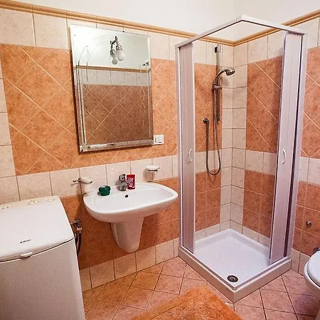 Sleeps 5 Air Con Wifi Apartment *