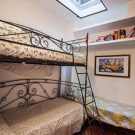 Sleeps 5 Air Con Wifi Apartment Locri