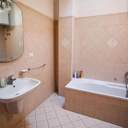 Sleeps 5 Air Con Wifi Locri
